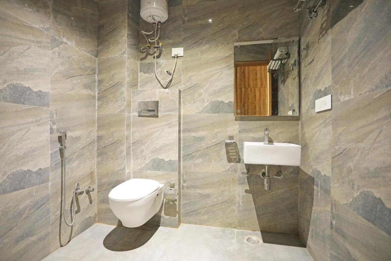 Hotel Good Vibe Near Delhi Igi Airport Нью-Дели Экстерьер фото