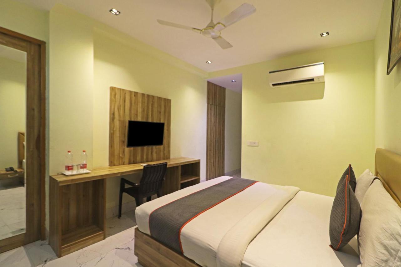 Hotel Good Vibe Near Delhi Igi Airport Нью-Дели Экстерьер фото